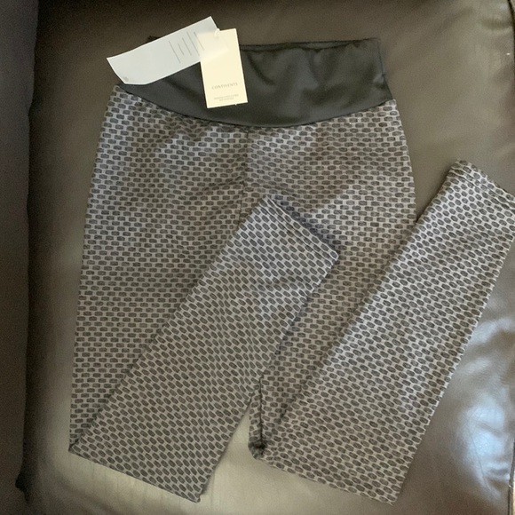 Continents leggings with bum-sculpting. - Picture 1 of 1